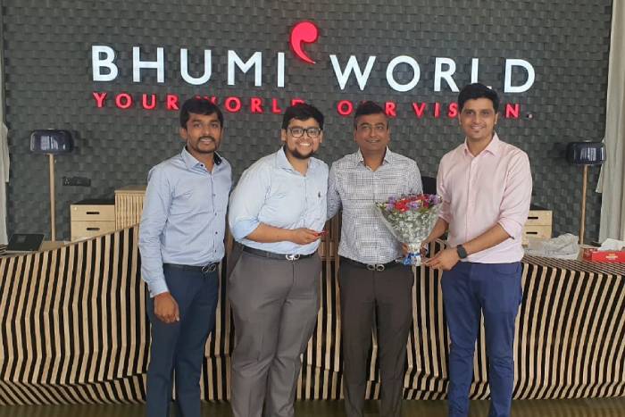 Glimpse of 9th June, 2022 1st Successful Youth Wing Study Tour at Bhumi World Logistic Park with 25+ participants in Presence of CREDAI MCHI THANE